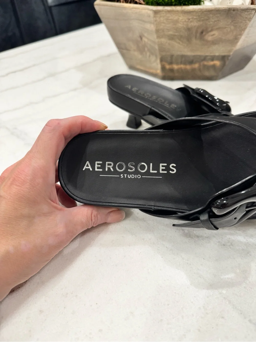 AEROSOLES Black Platform Buckle Thong Sandals